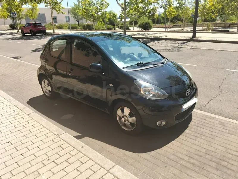 Usado Toyota Aygo 68 CV (50 kW) 2009 Negro Utilitario
