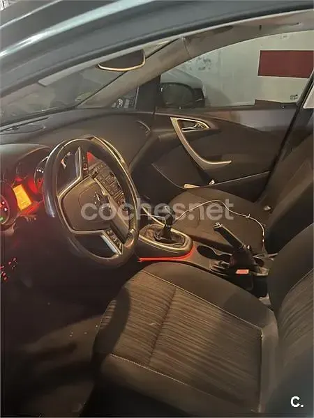 Usado Opel Astra Enjoy 115 CV (84 kW) 2010 Gris / plata Familiar