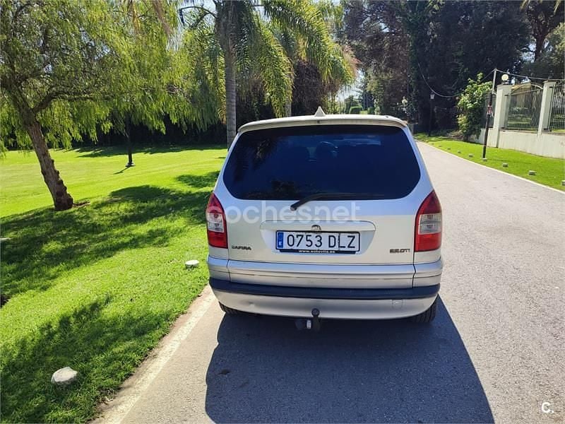 Usado Opel Zafira 125 CV (91 kW) 2005 Gris / plata Monovolumen