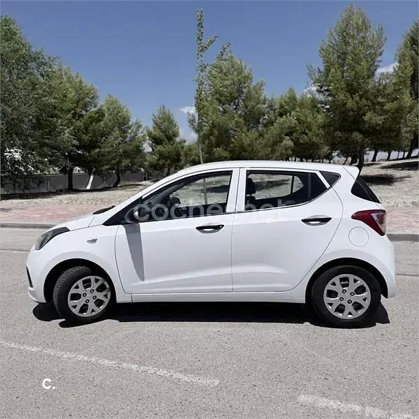 Usado Hyundai i10 66 CV (48 kW) 2015 Blanco Utilitario