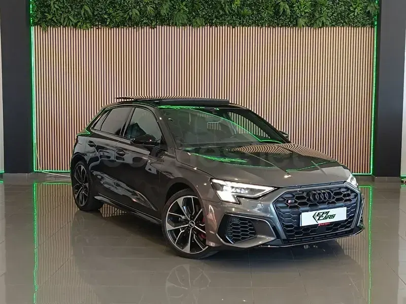 Usado Audi A3 Ambiente 310 CV (228 kW) 2021 Gris / plata Berlina