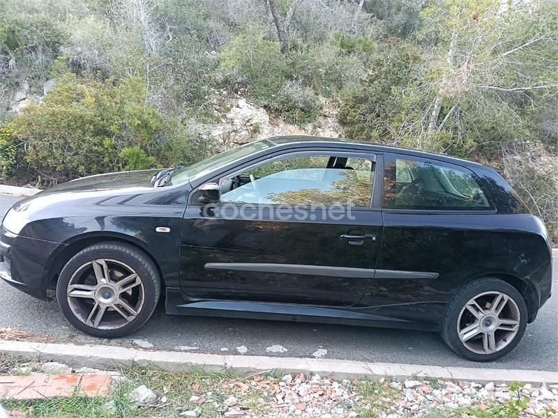 Usado Fiat Stilo Racing 120 CV (88 kW) 2007 Negro Familiar