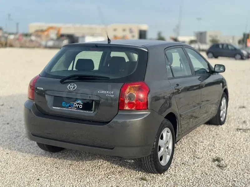Usado Toyota Corolla Luna 90 CV (66 kW) 2006 Gris / plata Berlina