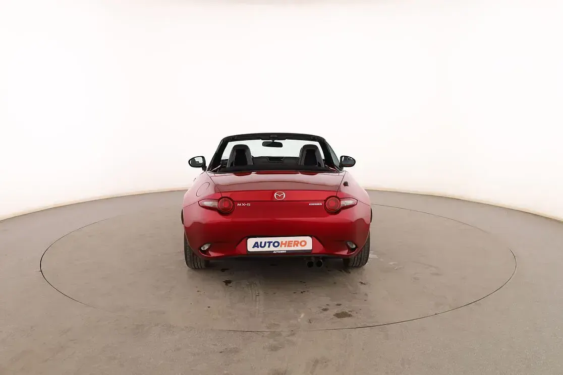 Usado Mazda MX5 132 CV (97 kW) 2023 Rojo Descapotable