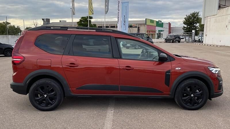 Usado Dacia Jogger Extreme 100 CV (73 kW) 2022 Naranja Monovolumen