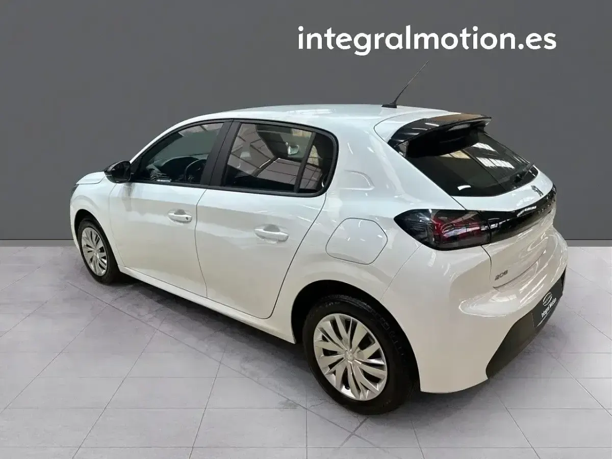 Usado Peugeot 208 Active 102 CV (75 kW) 2022 Blanco Utilitario