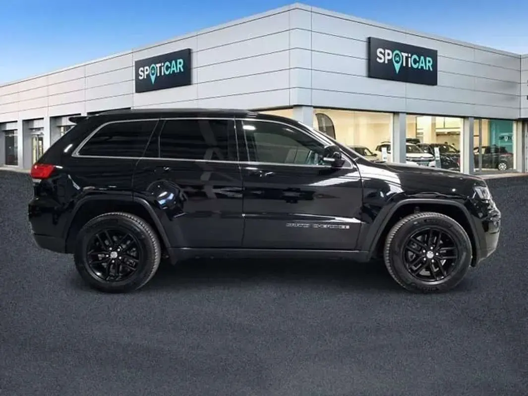 Usado Jeep Grand Cherokee Laredo 250 CV (183 kW) 2019 Negro SUV