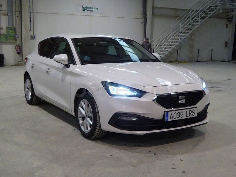 Usado Seat Leon Style 115 CV (84 kW) 2021 Blanco Berlina
