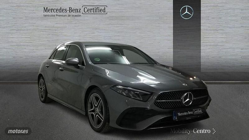 Usado Mercedes A180 AMG line 116 CV (85 kW) 2024 Gris montaña Berlina