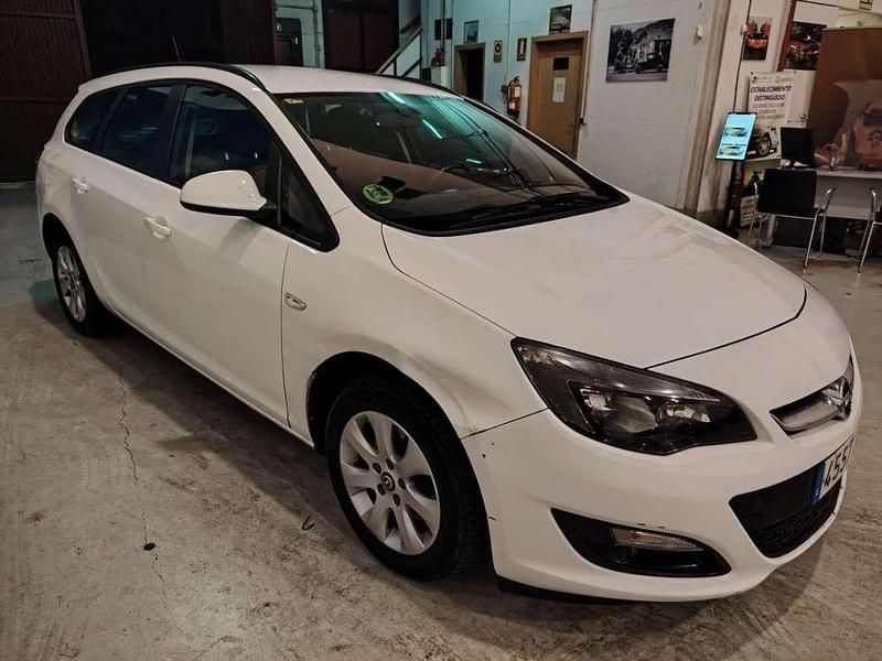 Usado Opel Astra Excellence 110 CV (80 kW) 2016 Blanco Utilitario