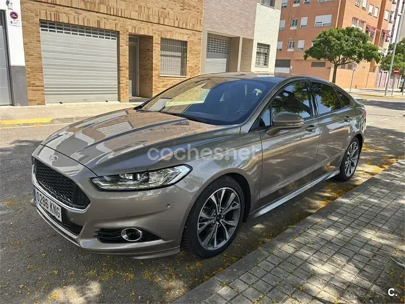 Usado Ford Mondeo ST-Line 165 CV (121 kW) 2018 Beige Berlina