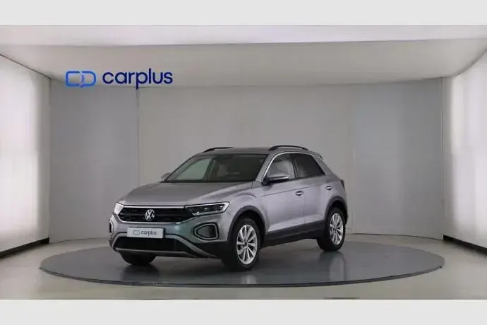 Usado VW T-Roc Life 150 CV (110 kW) 2024 Plateado SUV