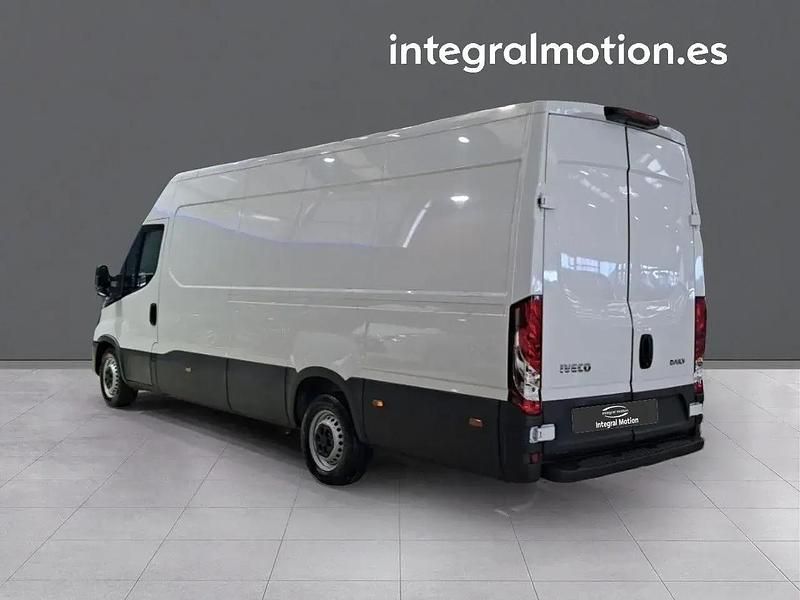 Usado Iveco Daily 156 CV (114 kW) 2023 Blanco Berlina