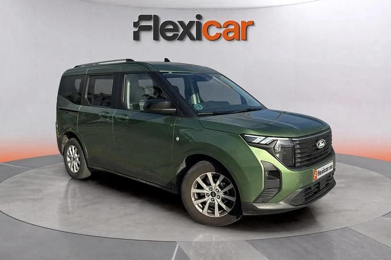 Usado Ford Tourneo Courier Titanium 125 CV (91 kW) 2024 Verde Monovolumen