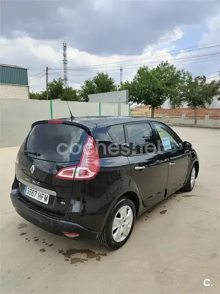 Usado Renault Scénic III Business 110 CV (80 kW) 2011 Negro Monovolumen