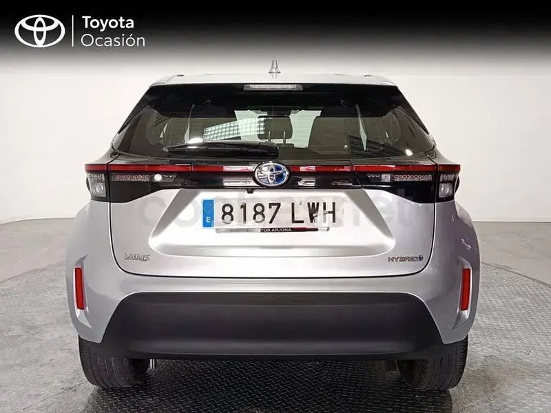 Usado Toyota Yaris Cross Active 116 CV (85 kW) 2022 Gris / plata SUV