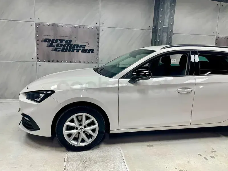 Usado Seat Leon Style 115 CV (84 kW) 2022 Blanco Familiar