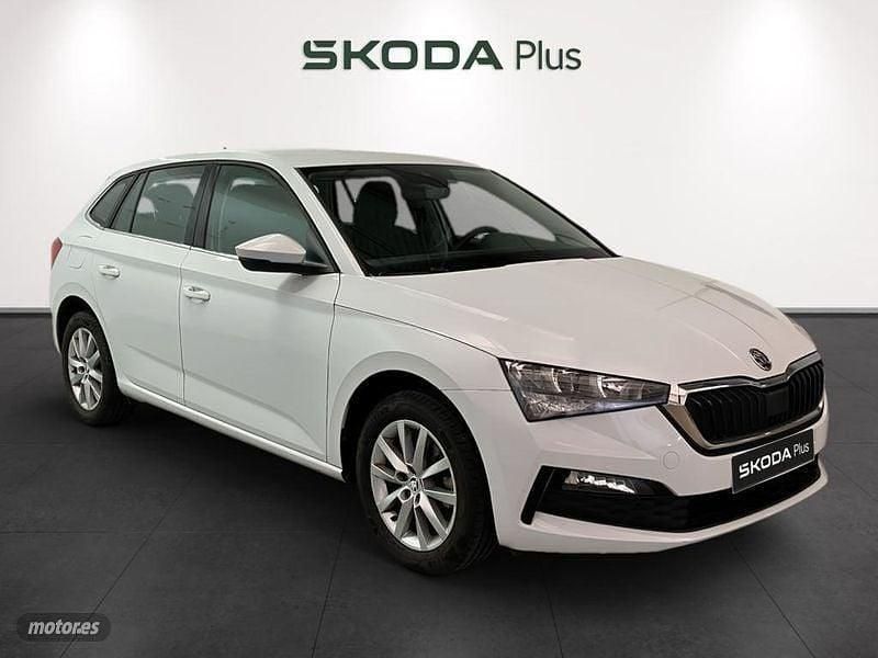 Blanco Usado 2024 Skoda Scala Ambition Utilitario | 16.990 € (Buen precio) - Imagen 1/4