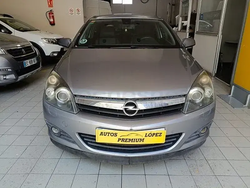 Usado Opel Astra GTC Sport 170 CV (125 kW) 2005 Gris / plata Berlina