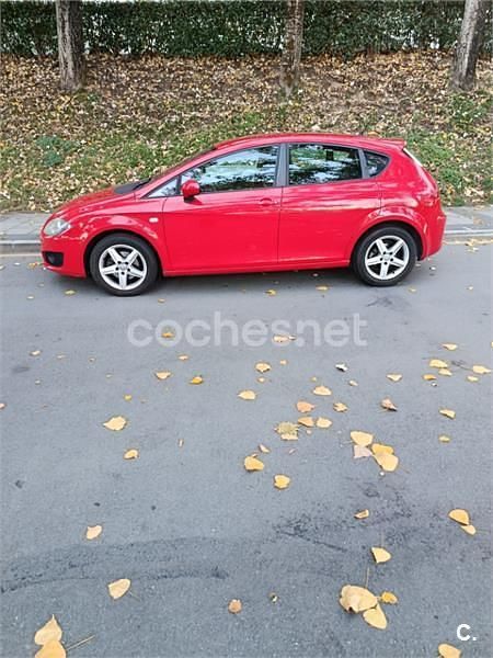 Usado Seat Leon Copa 90 CV (66 kW) 2011 Rojo Berlina