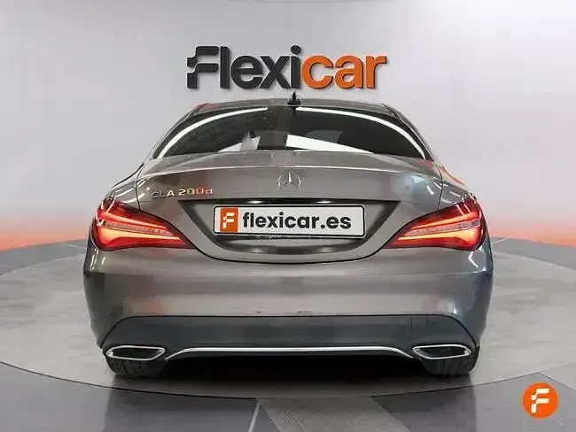 Usado Mercedes CLA200 136 CV (100 kW) 2018 Gris Coupe