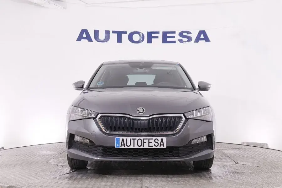 Usado Skoda Scala Ambition 95 CV (69 kW) 2022 Ocre Utilitario