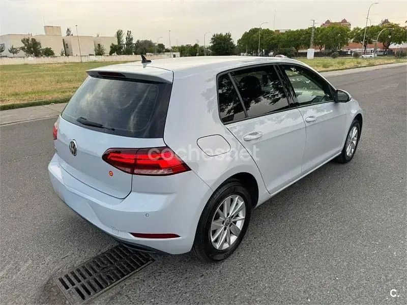 Usado VW Golf VII Advance 115 CV (84 kW) 2019 Blanco Familiar