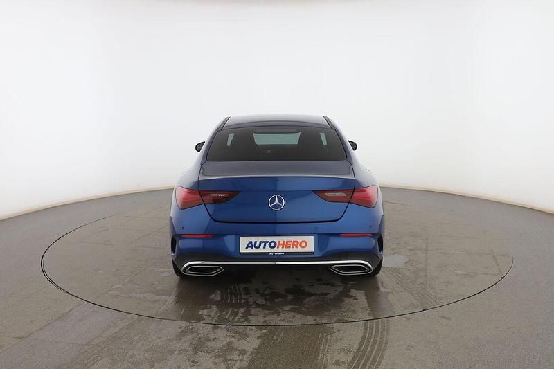 Usado Mercedes CLA200 AMG line 150 CV (110 kW) 2025 Azul Berlina