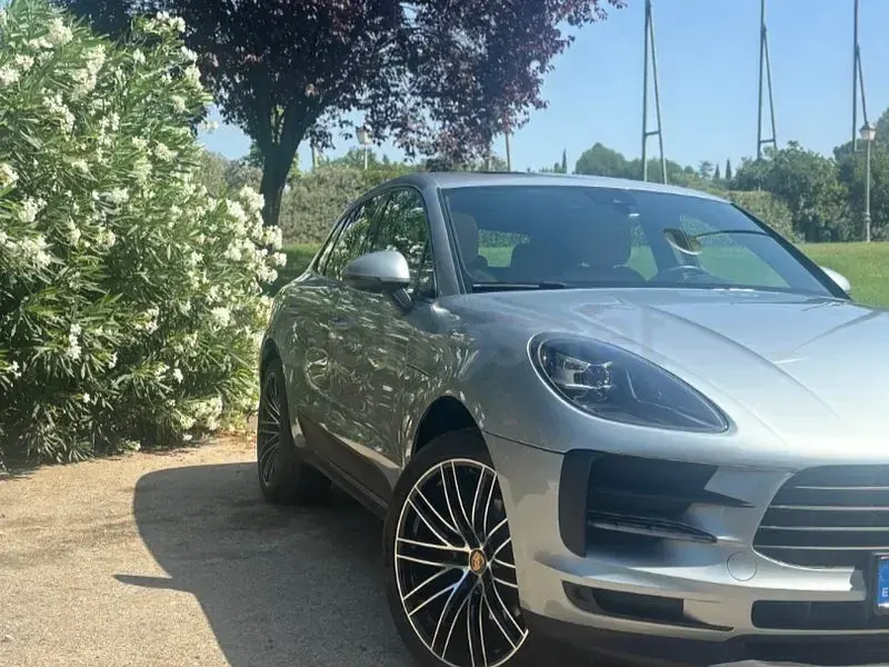 Usado Porsche Macan 245 CV (180 kW) 2019 Gris / plata SUV