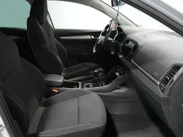 Usado Skoda Karoq Ambition 115 HP (84 kW) 2022 Branco SUV