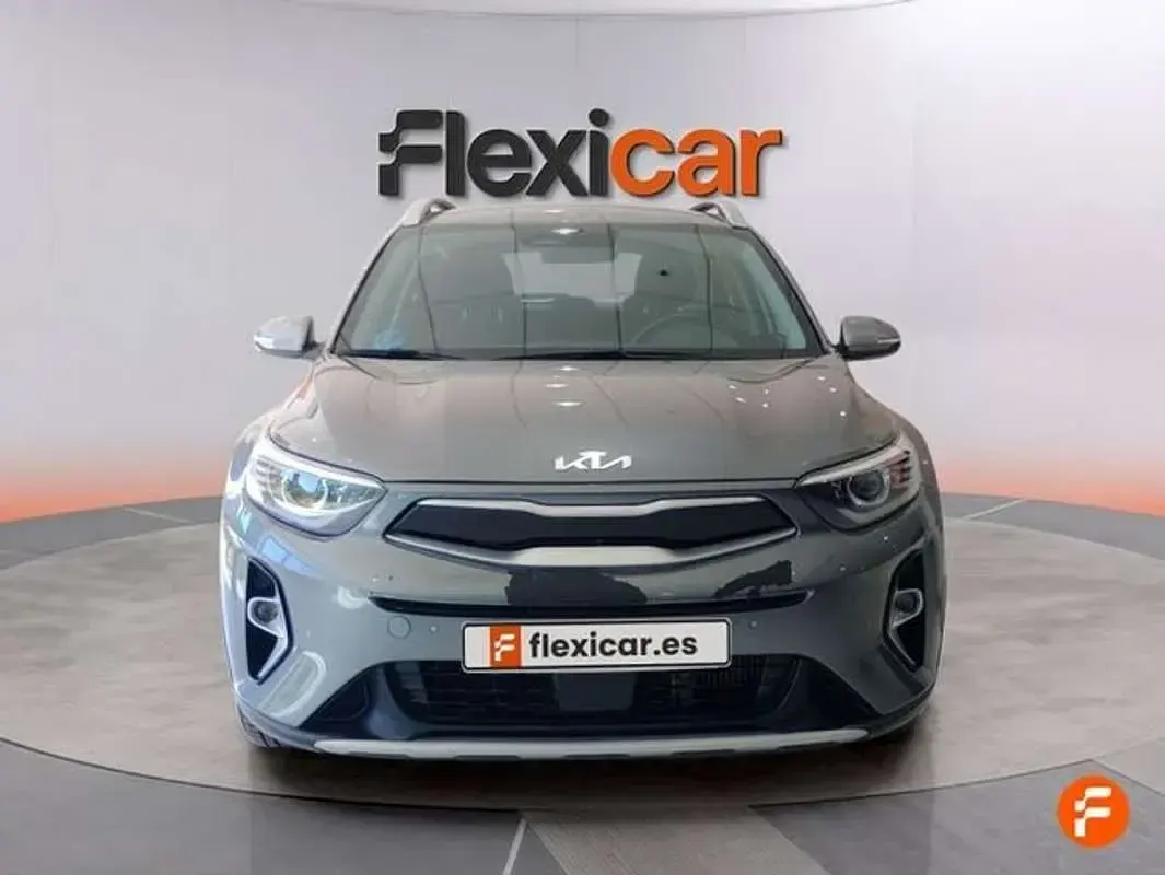 Usado Kia Stonic 101 CV (74 kW) 2024 Gris SUV