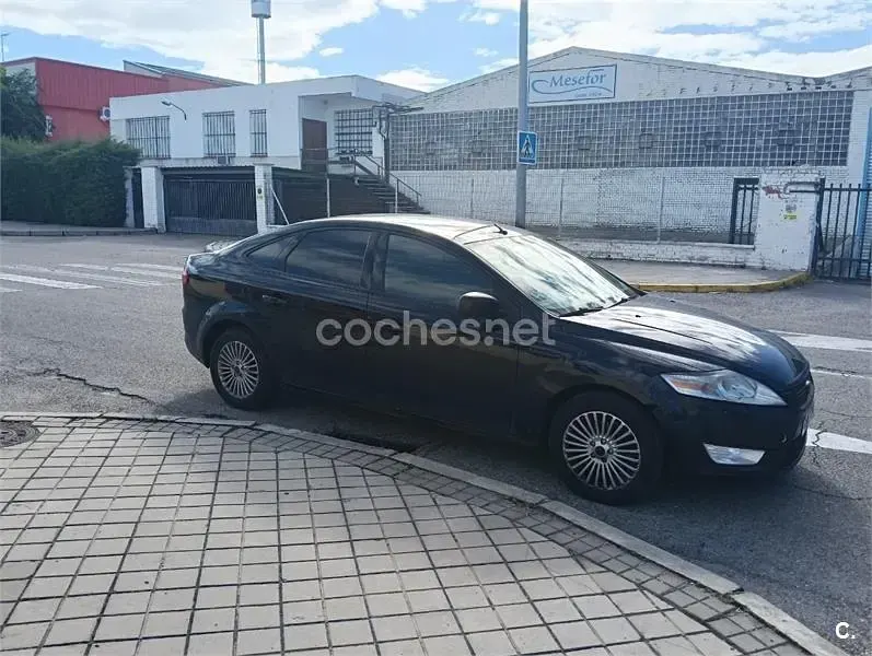 Usado Ford Mondeo Ghia 140 CV (102 kW) 2007 Negro Berlina