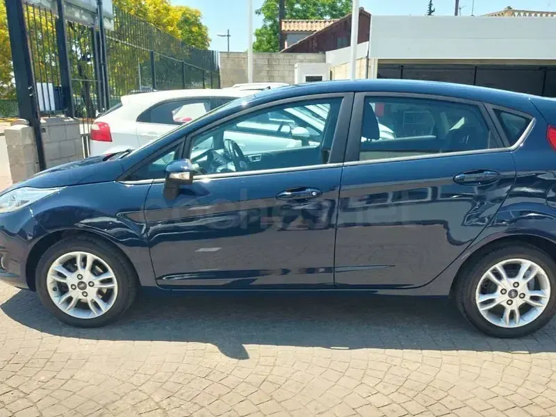 Usado Ford Fiesta Trend 82 CV (60 kW) 2017 Azul Utilitario