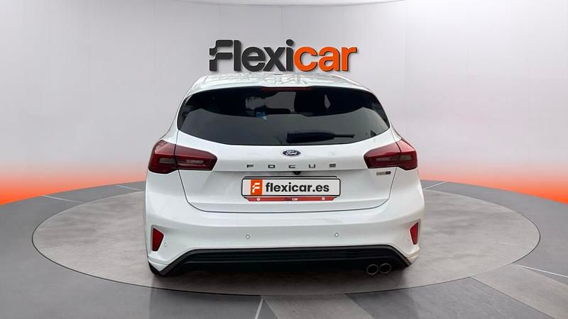 Usado Ford Focus ST-Line 125 CV (91 kW) 2022 Blanco Berlina