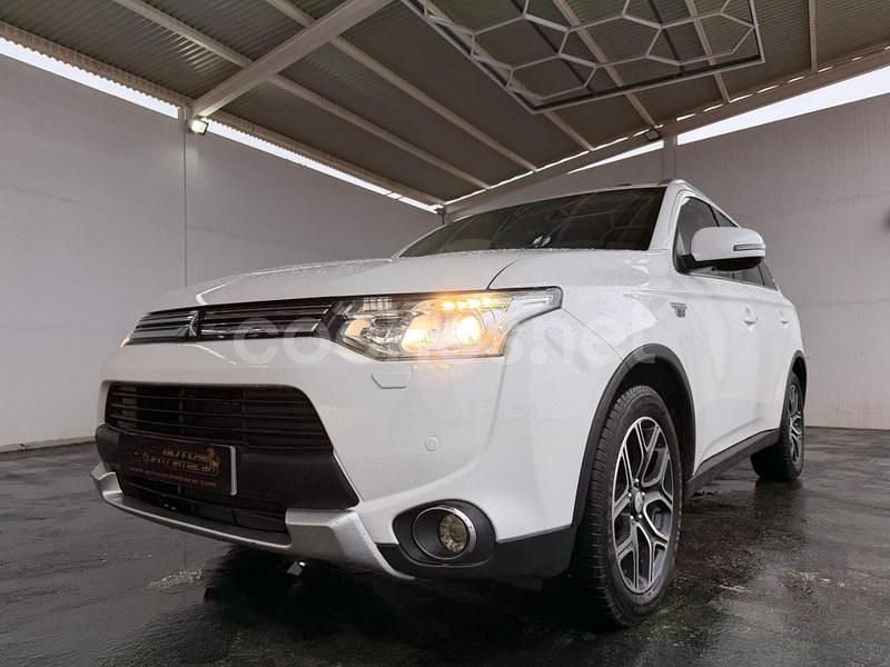 Usado Mitsubishi Outlander P-HEV 203 CV (149 kW) 2015 Blanco SUV