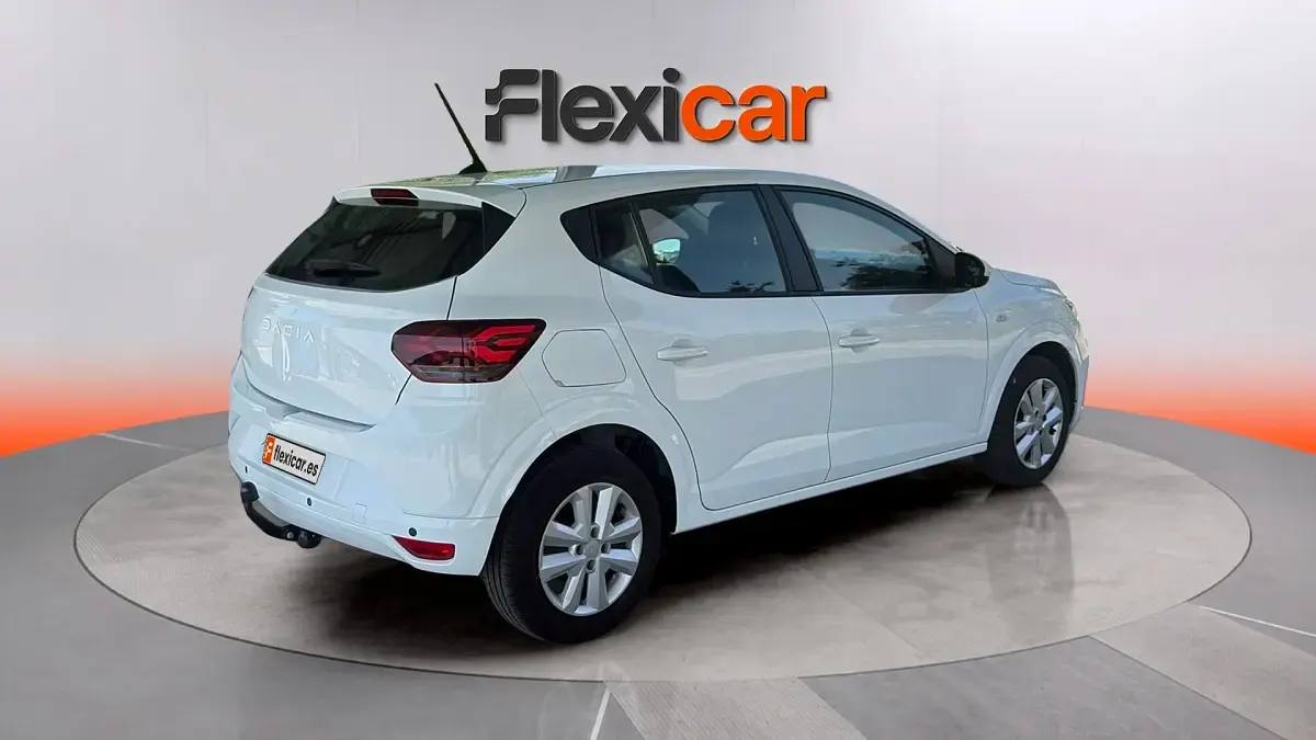 Usado Dacia Sandero Expression 91 CV (66 kW) 2023 Blanco Berlina