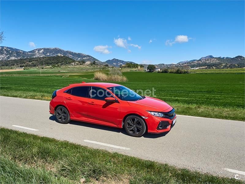 Usado Honda Civic Elegance 129 CV (94 kW) 2019 Rojo Berlina