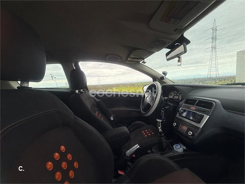 Käytetty Fiat Punto 85 HP (62 kW) 2005 Musta Viistoperä