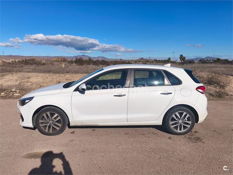 Usado Hyundai i30 GO! 116 CV (85 kW) 2018 Blanco Berlina
