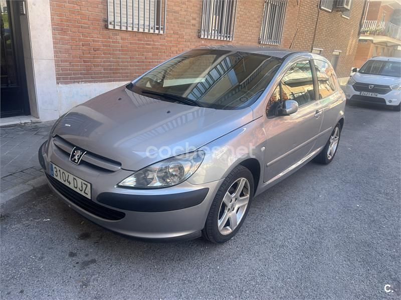 Usado Peugeot 307 110 CV (80 kW) 2005 Gris / plata Berlina