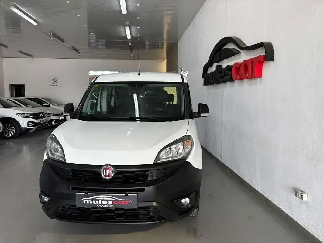 Usado Fiat Doblò Pop 95 CV (69 kW) 2019 Blanco Monovolumen