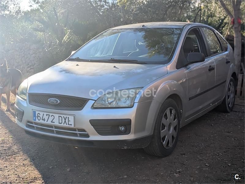 Usado Ford Focus Trend 115 CV (84 kW) 2006 Gris / plata Berlina