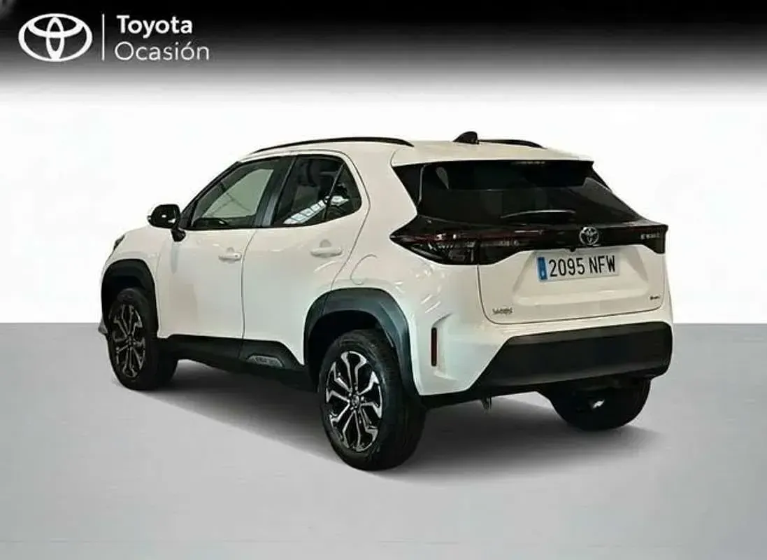 Usado Toyota Yaris Cross Active 132 CV (97 kW) 2025 Blanco SUV