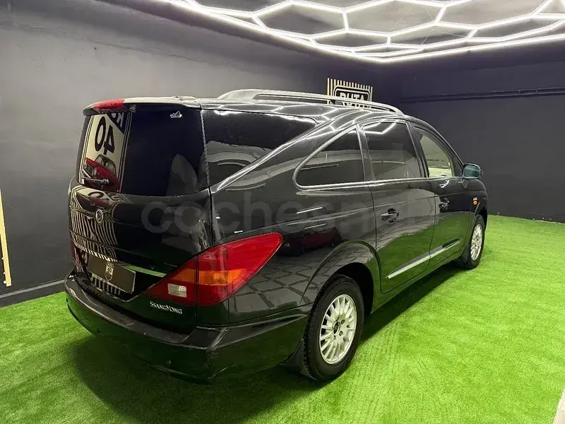 Usado SsangYong Rodius Limited 165 CV (121 kW) 2012 Negro Monovolumen