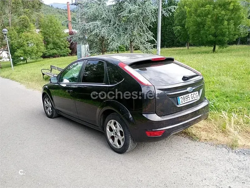 Usado Ford Focus Trend 115 CV (84 kW) 2008 Negro Berlina
