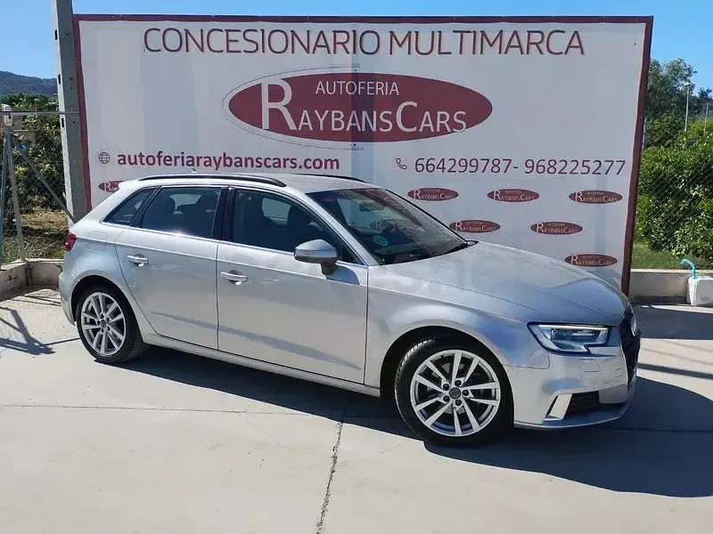 Usado Audi A3 150 CV (110 kW) 2019 Gris / plata Berlina