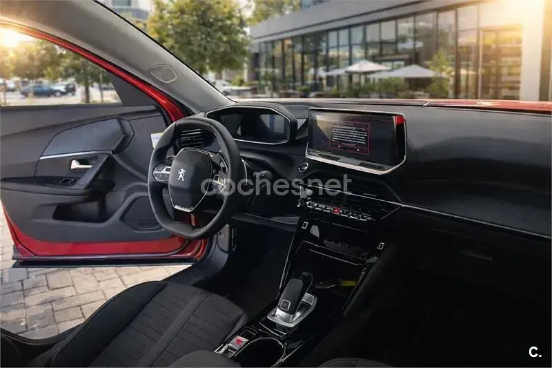 Usado Peugeot 2008 Allure 130 CV (95 kW) 2021 Rojo SUV