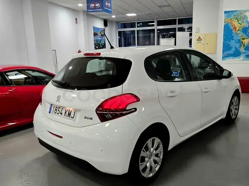 Usado Peugeot 208 Active 75 CV (55 kW) 2018 Blanco Utilitario