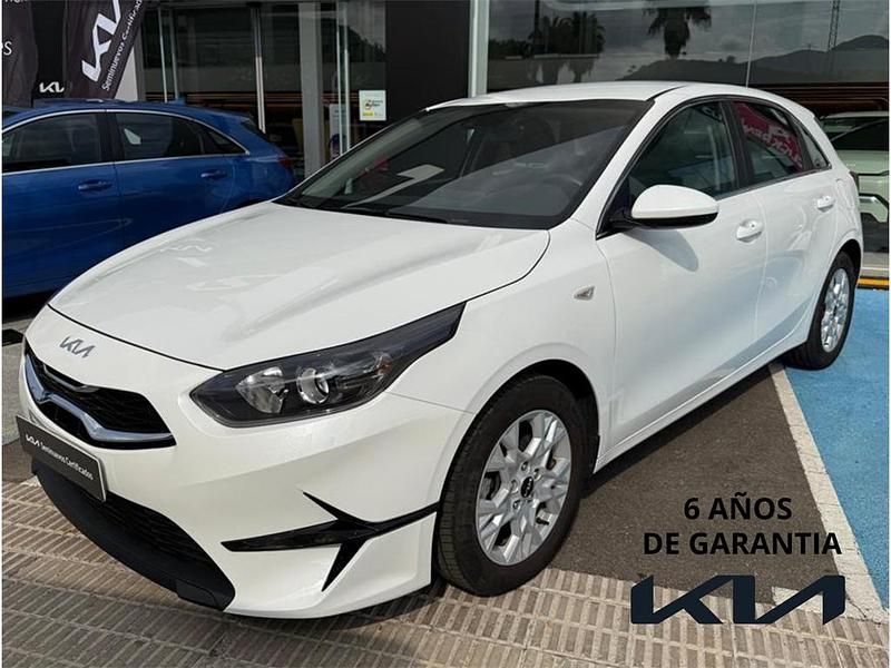 Blanco Usado 2024 Kia Ceed Utilitario | 18.900 € (Precio justo) - Imagen 1/4