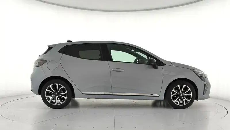 Usado Renault Clio V Techno 100 CV (73 kW) 2025 Gris Berlina